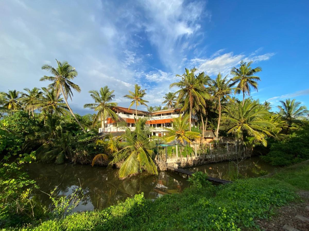 Asanka Surf House & Resturant Bed & Breakfast Midigama Exterior photo
