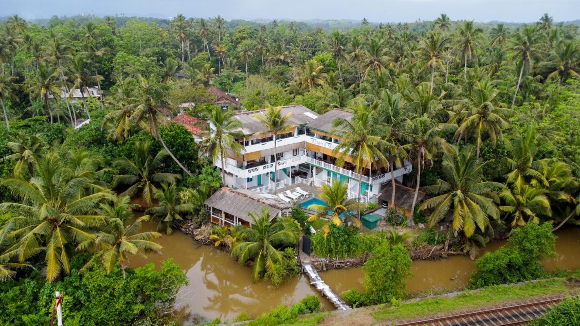 Asanka Surf House & Resturant Bed & Breakfast Midigama Exterior photo
