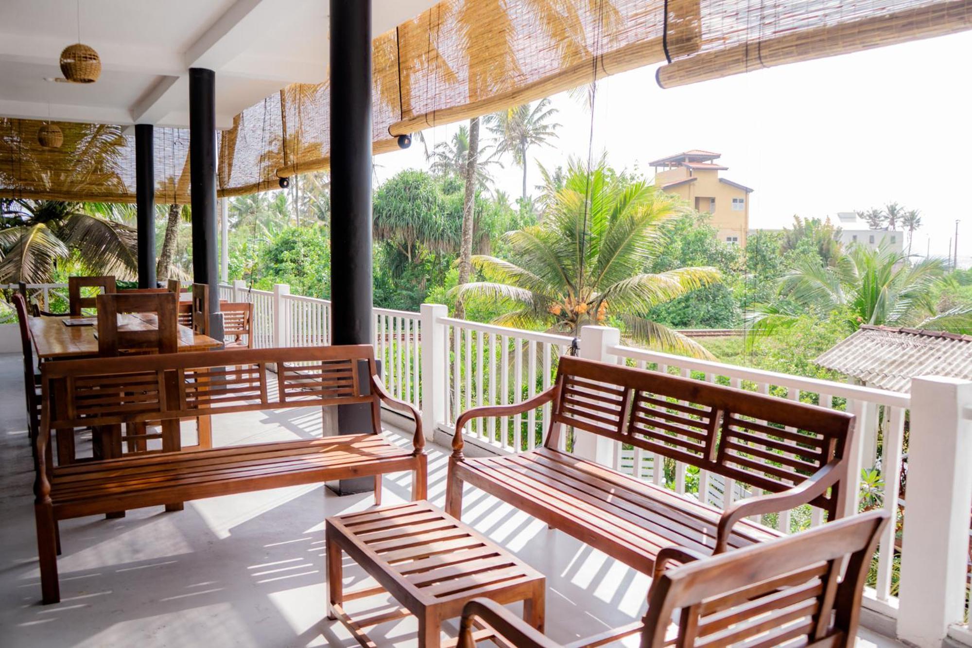 Asanka Surf House & Resturant Bed & Breakfast Midigama Exterior photo