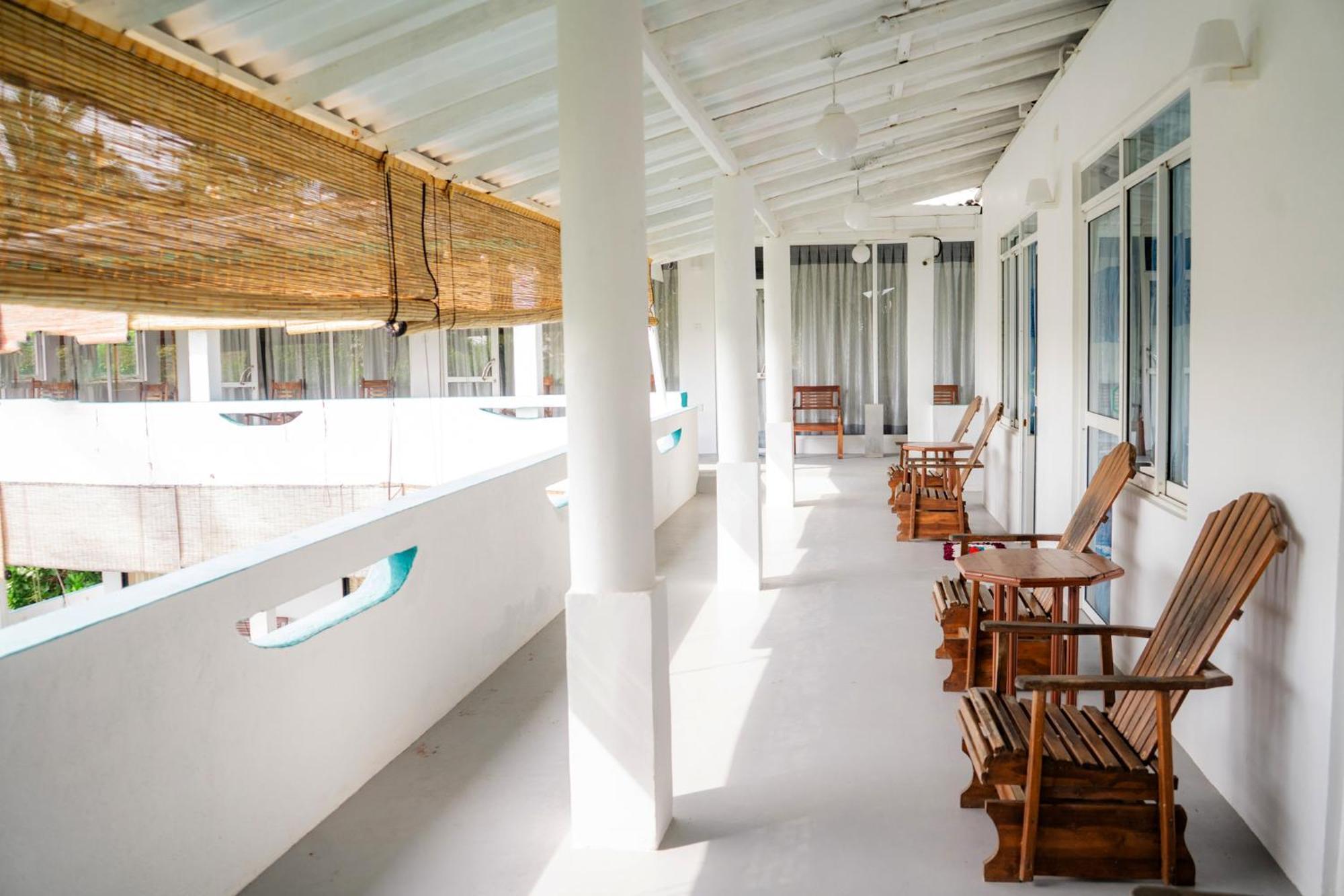 Asanka Surf House & Resturant Bed & Breakfast Midigama Exterior photo