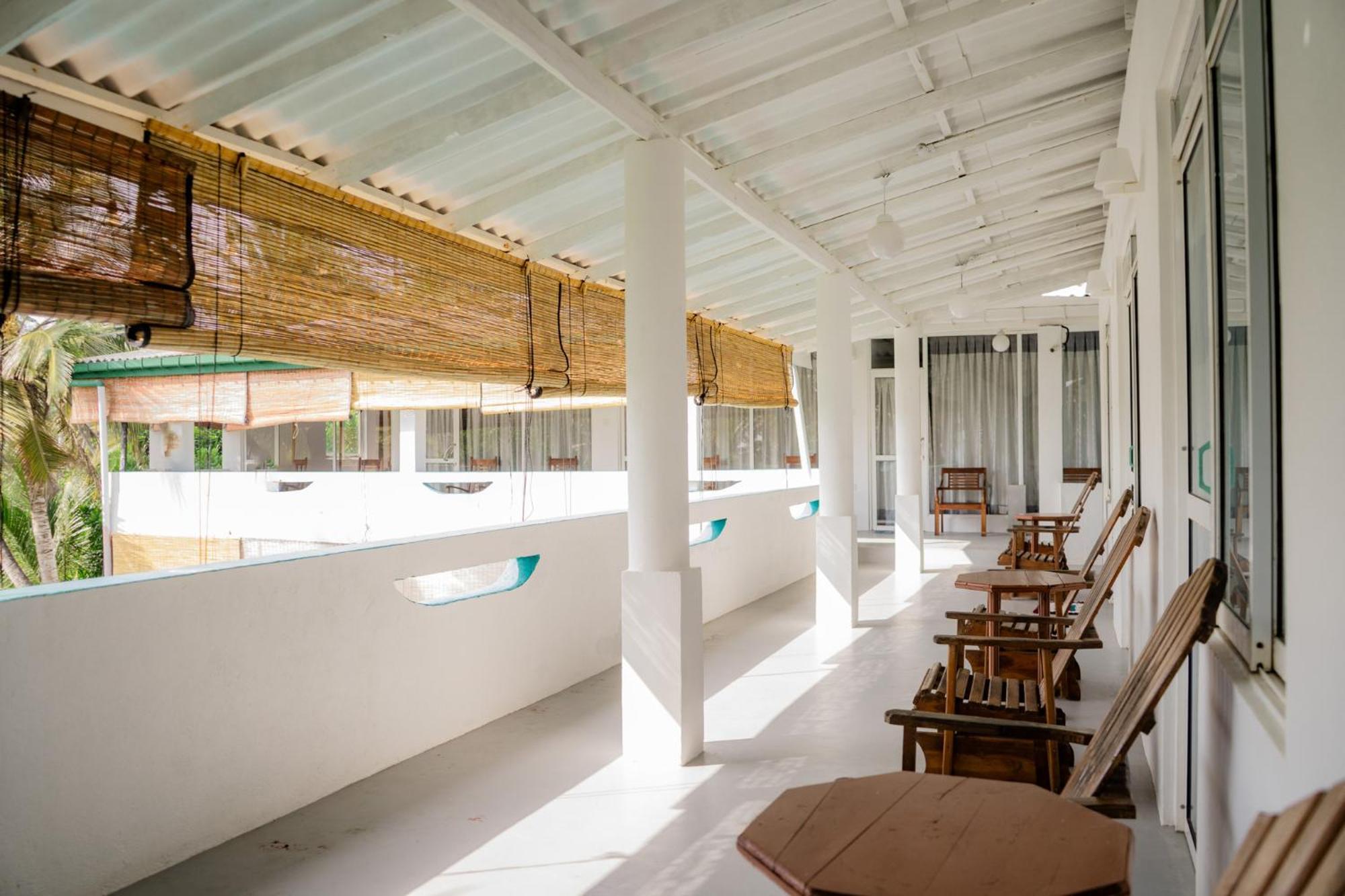 Asanka Surf House & Resturant Bed & Breakfast Midigama Exterior photo