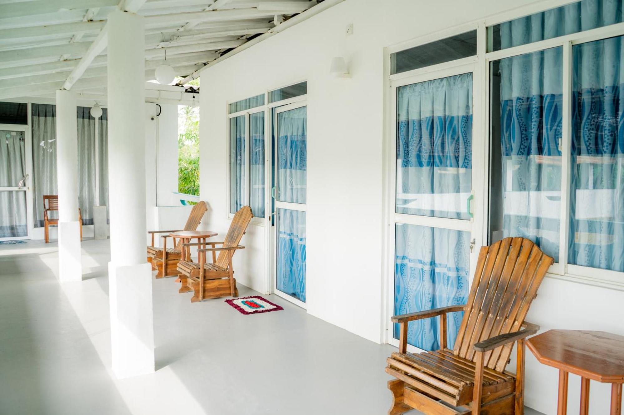 Asanka Surf House & Resturant Bed & Breakfast Midigama Exterior photo