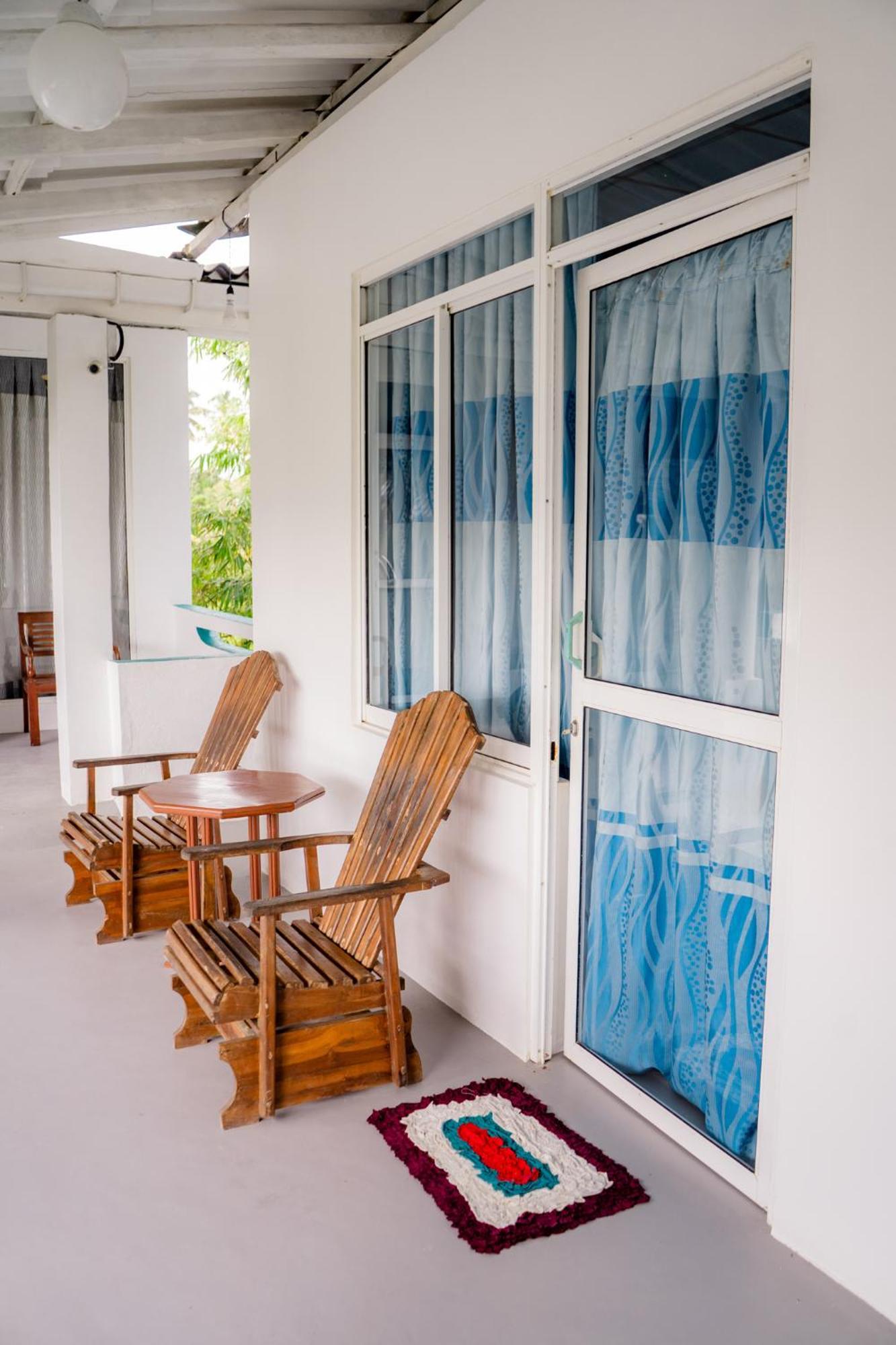 Asanka Surf House & Resturant Bed & Breakfast Midigama Exterior photo