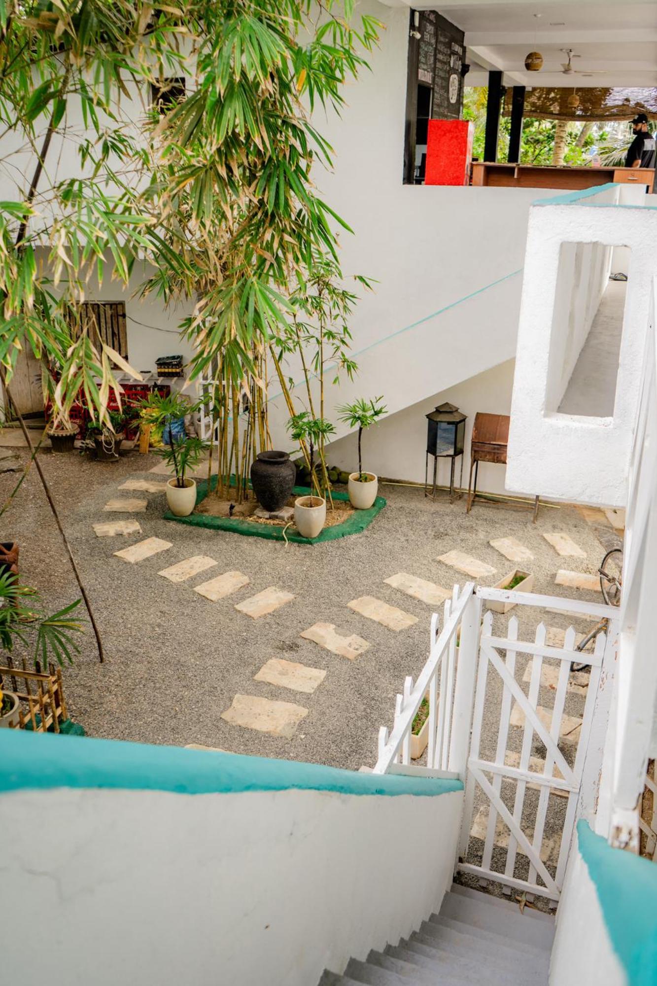 Asanka Surf House & Resturant Bed & Breakfast Midigama Exterior photo