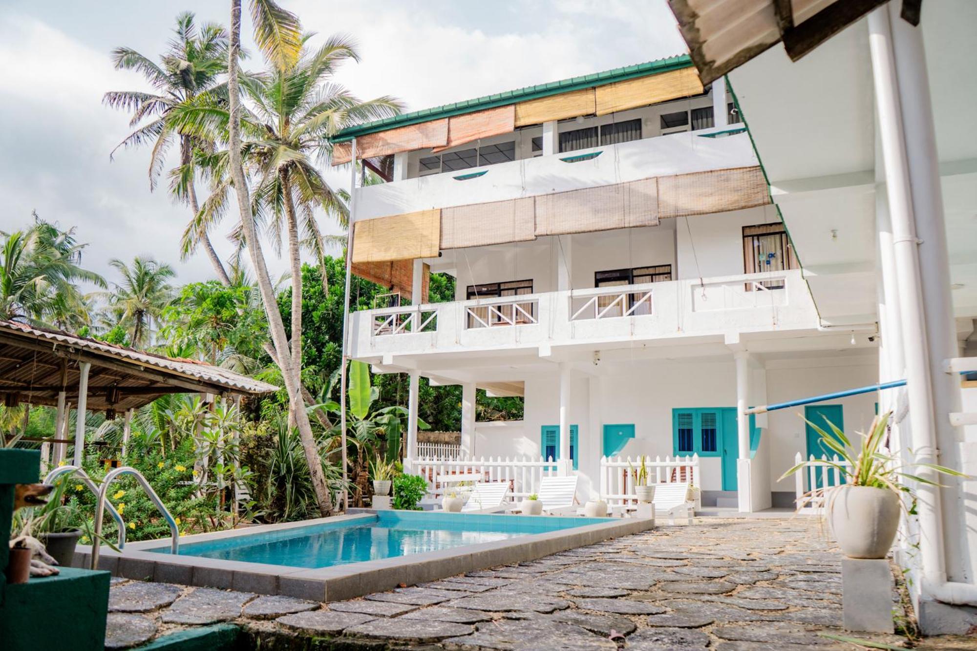 Asanka Surf House & Resturant Bed & Breakfast Midigama Exterior photo