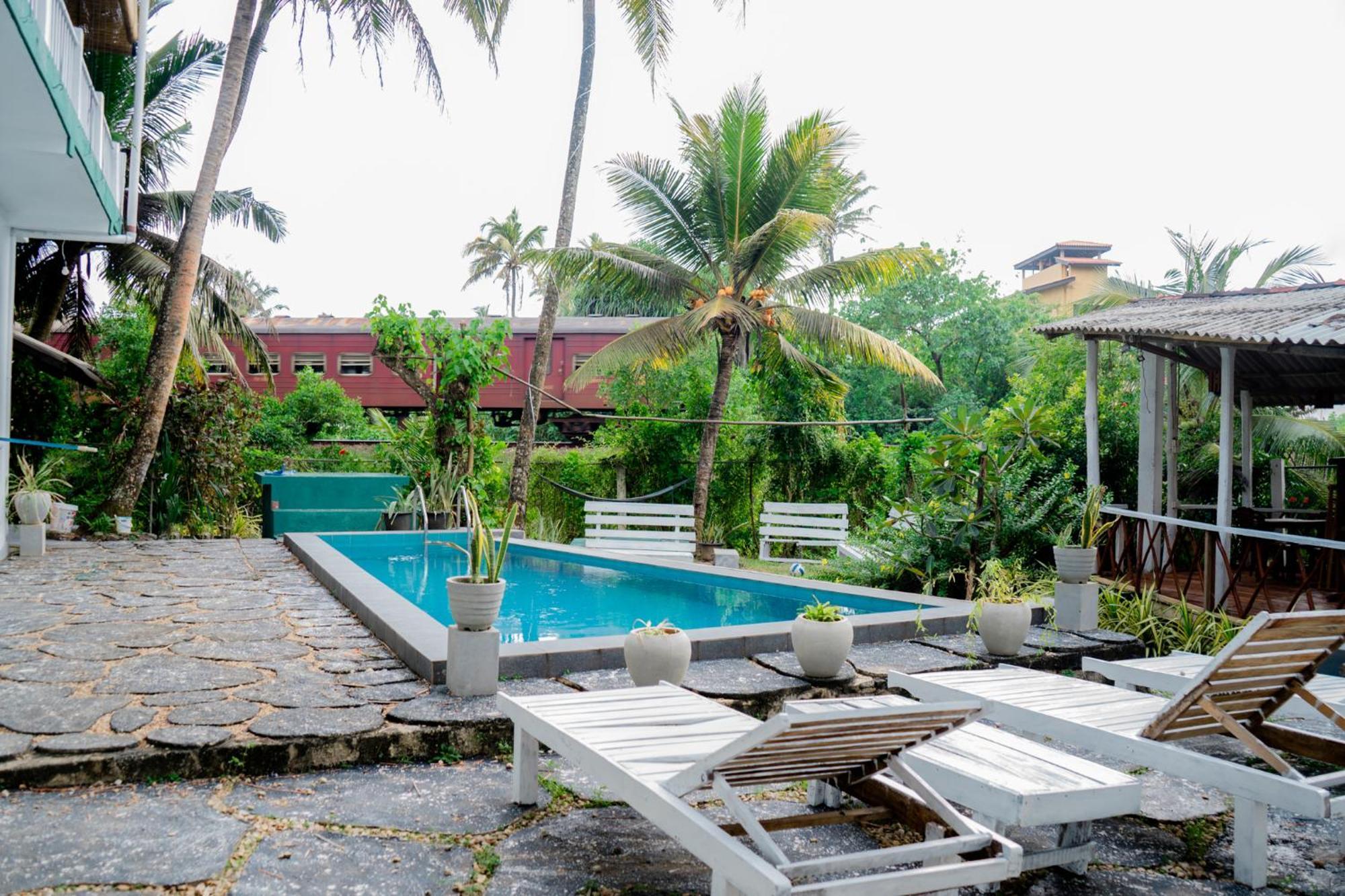 Asanka Surf House & Resturant Bed & Breakfast Midigama Exterior photo