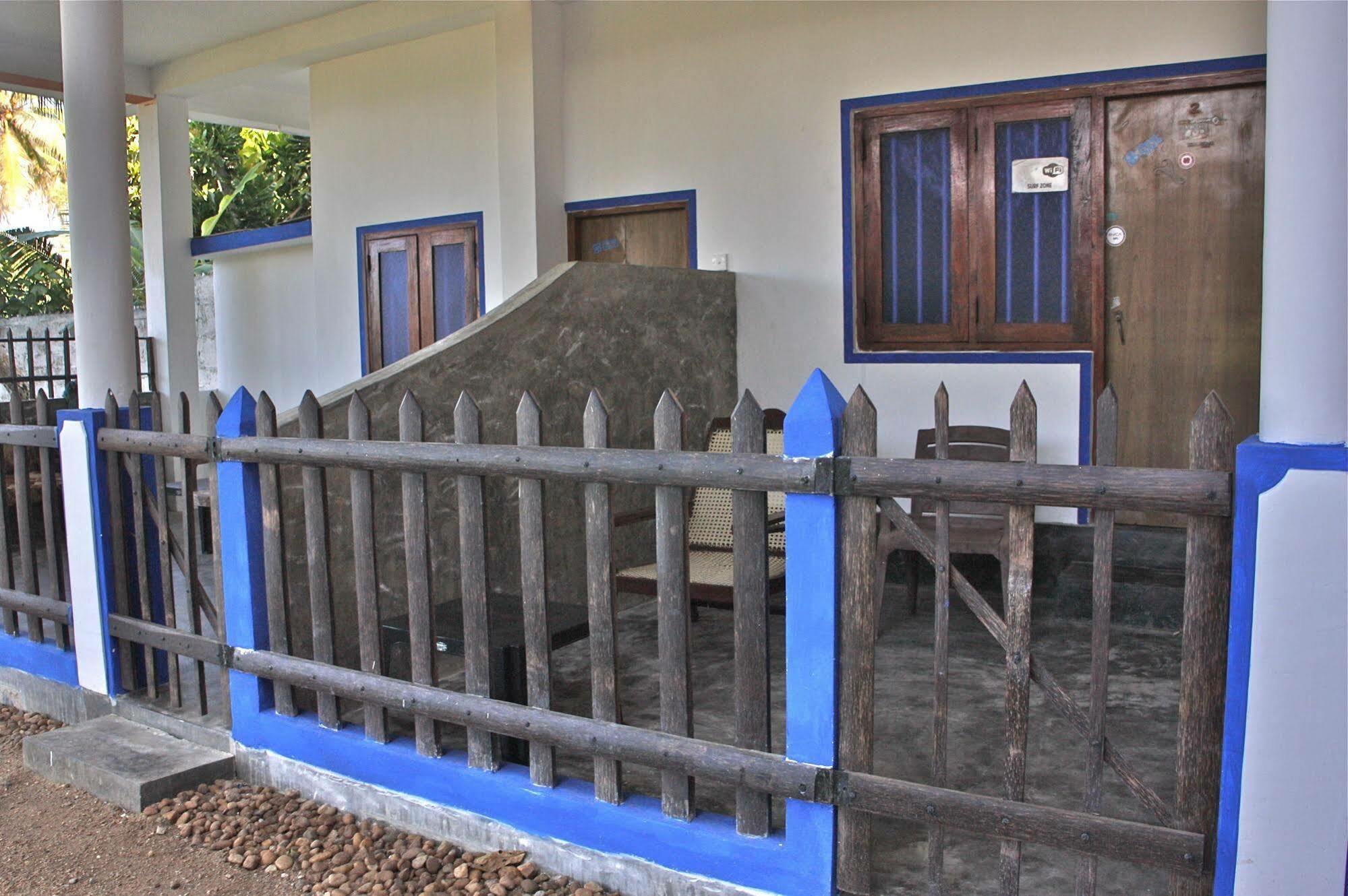 Asanka Surf House & Resturant Bed & Breakfast Midigama Exterior photo